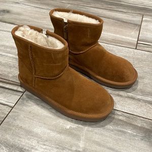 Girls Koolaburra by UGG mini boot